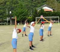 ４